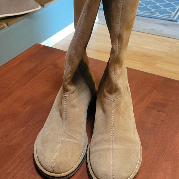 Mid-calf sand color flat boots - Picture 3 of 4